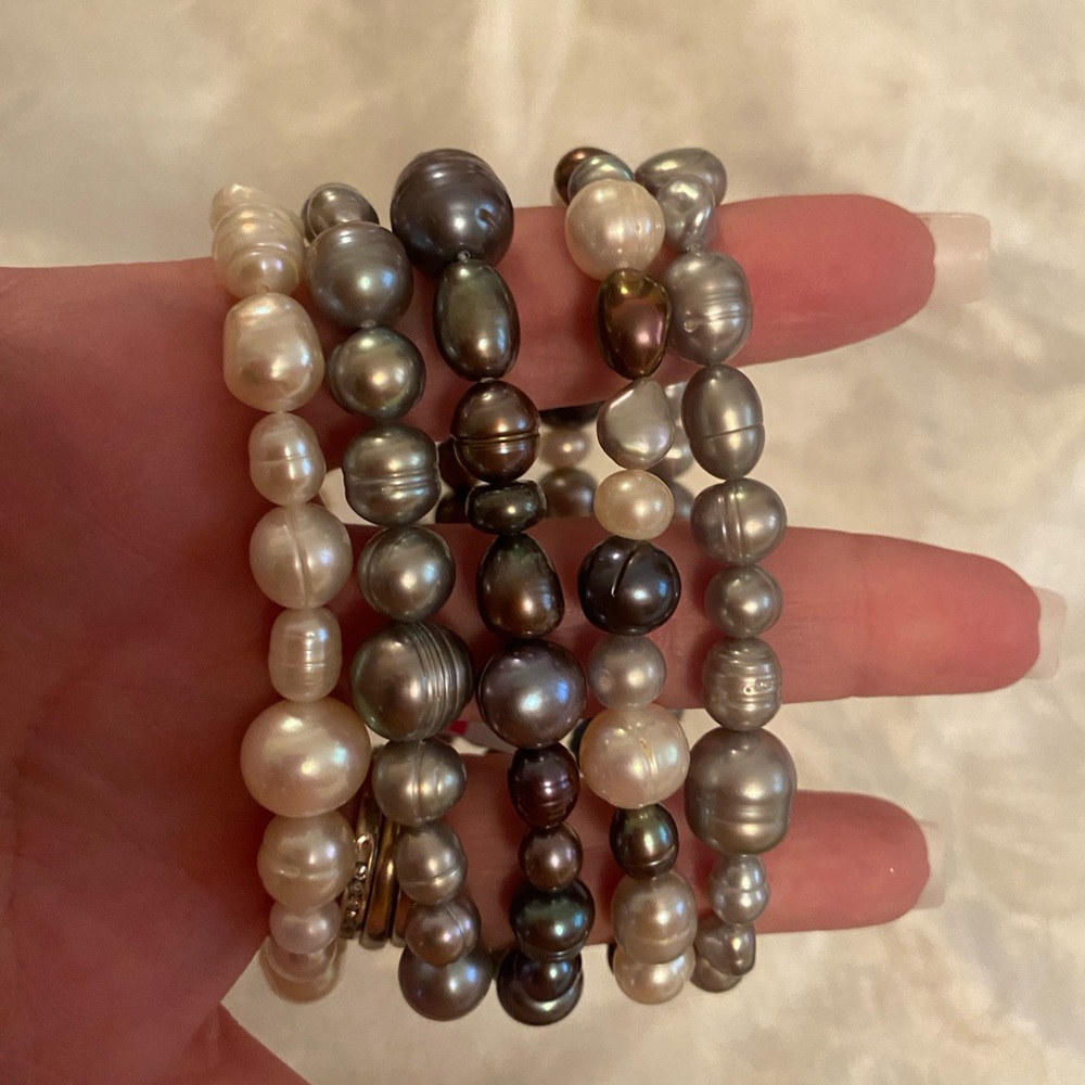 Set of 5 pearl stretch bracelets